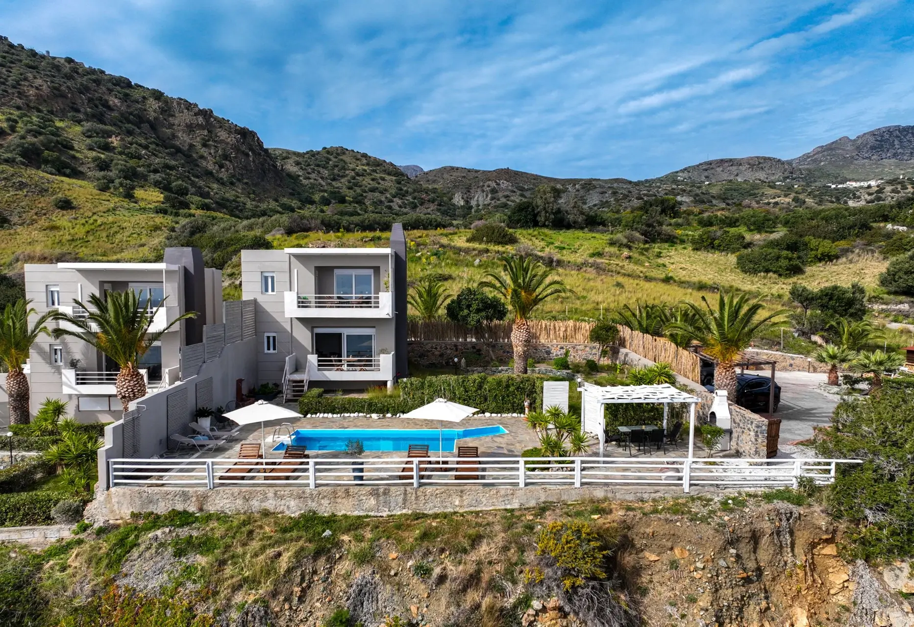 Chryssa pool maisonette above the coast