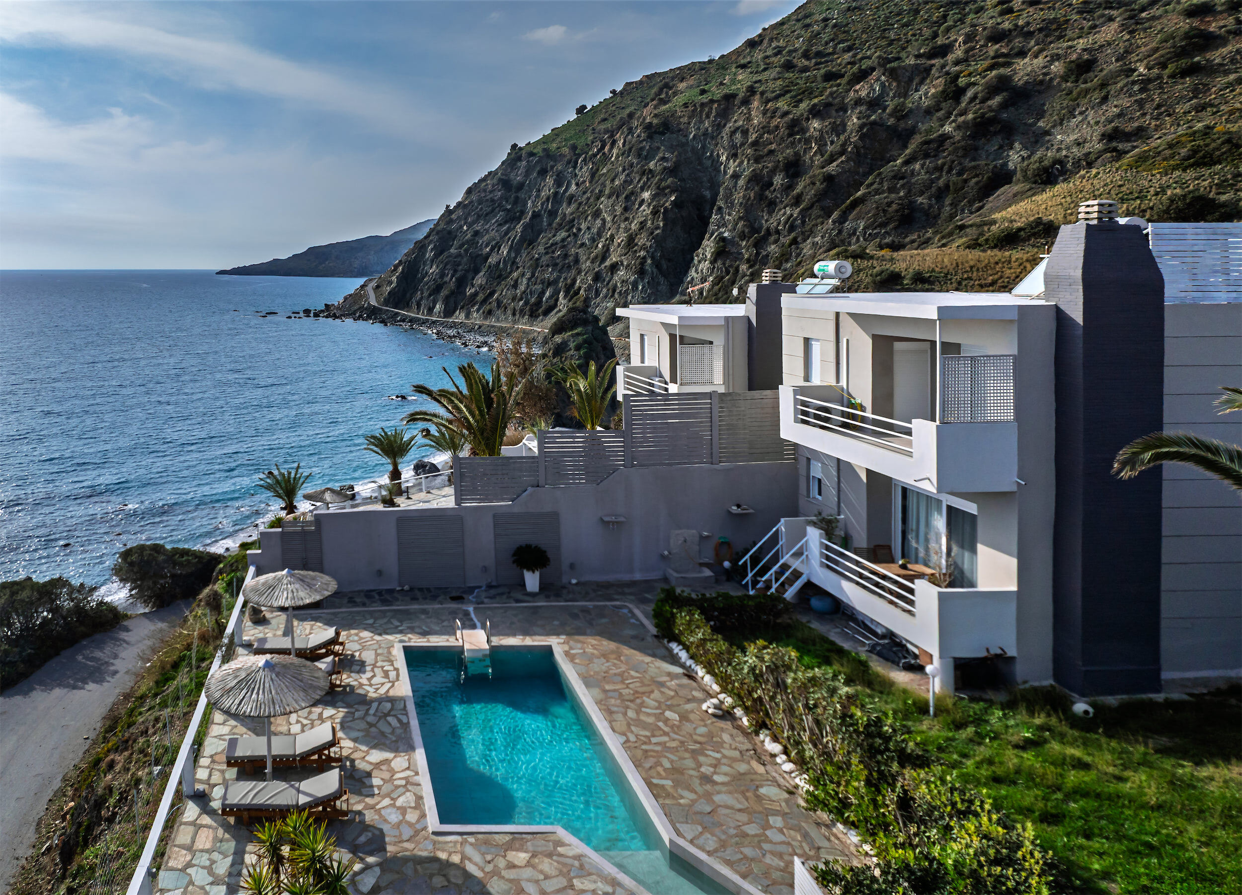 Chryssa pool maisonette above the coast